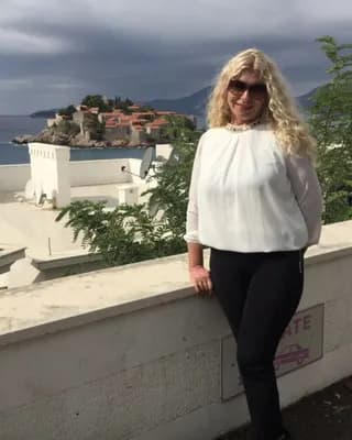 Kovina J
