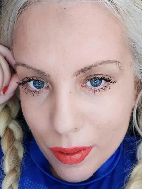 Izdvojena siterka, Katarina M.