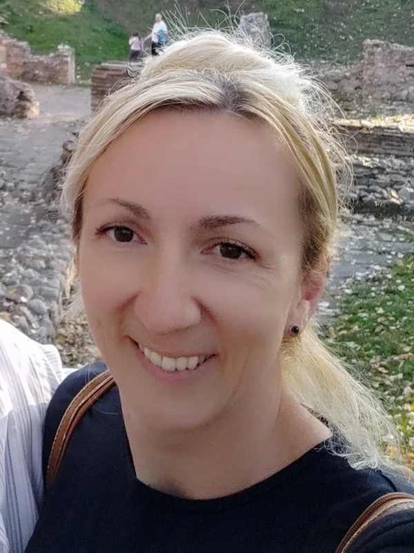 Izdvojena siterka, Jelena M.